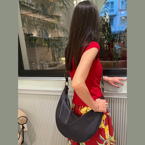 Bolso luna, el diseño timeless.