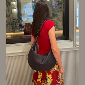 Bolso luna, el diseño timeless.