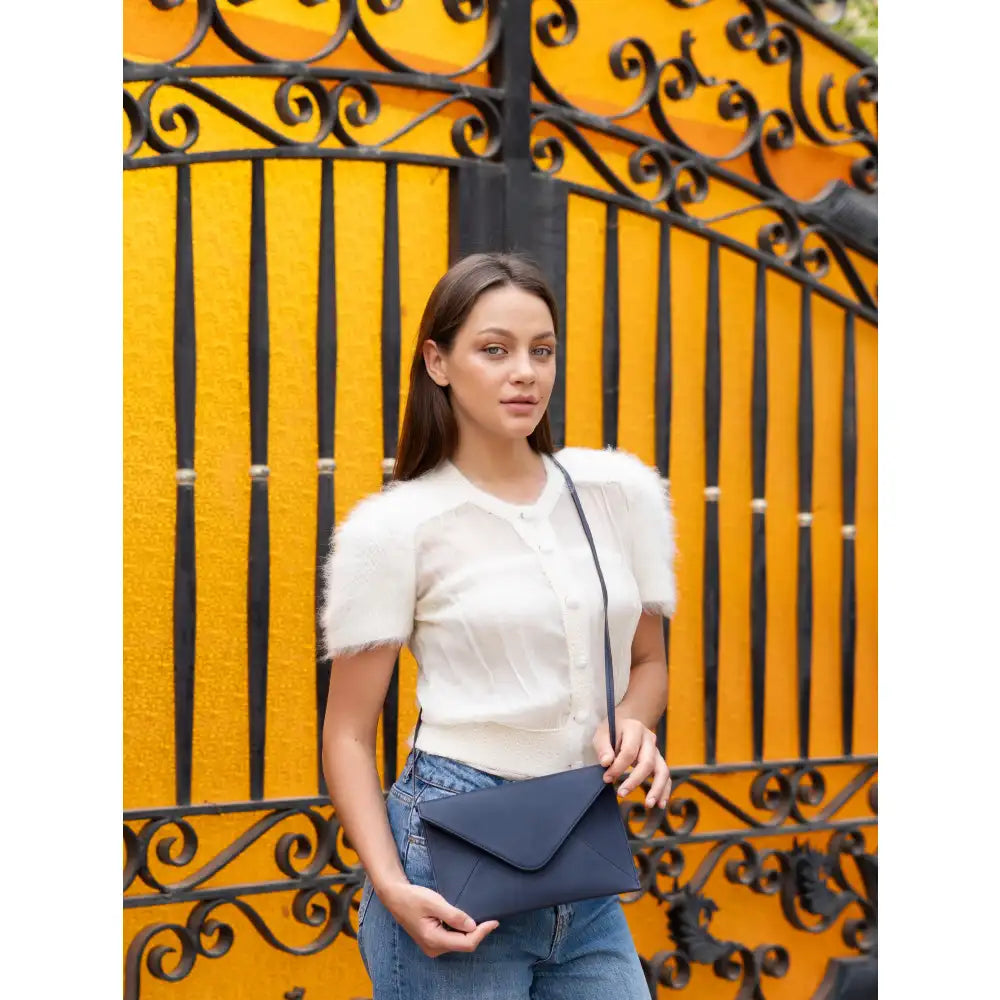 Bolso bandolera y cartera LETTER